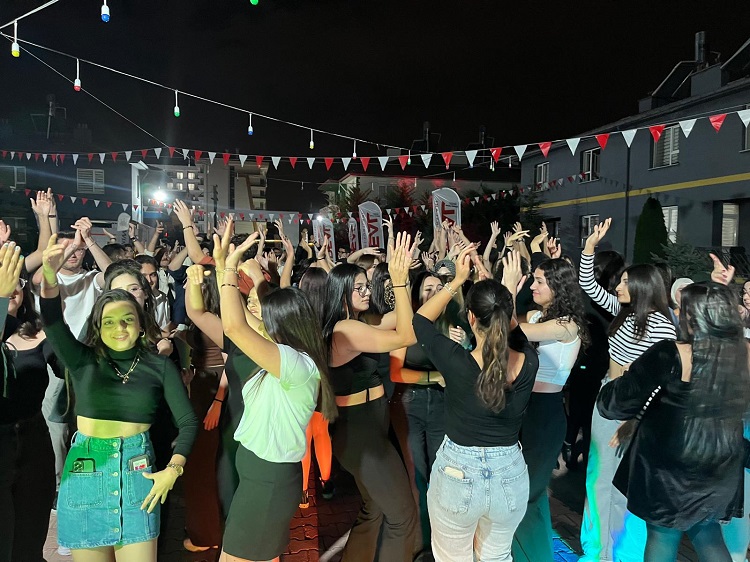 İdeal Öğrencileri Yeni Döneme Hoş Geldin Partisiyle Başladı