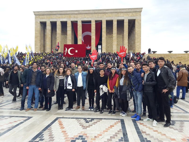 İdeal Öğrenci Yurtları Ata'nın Huzurunda