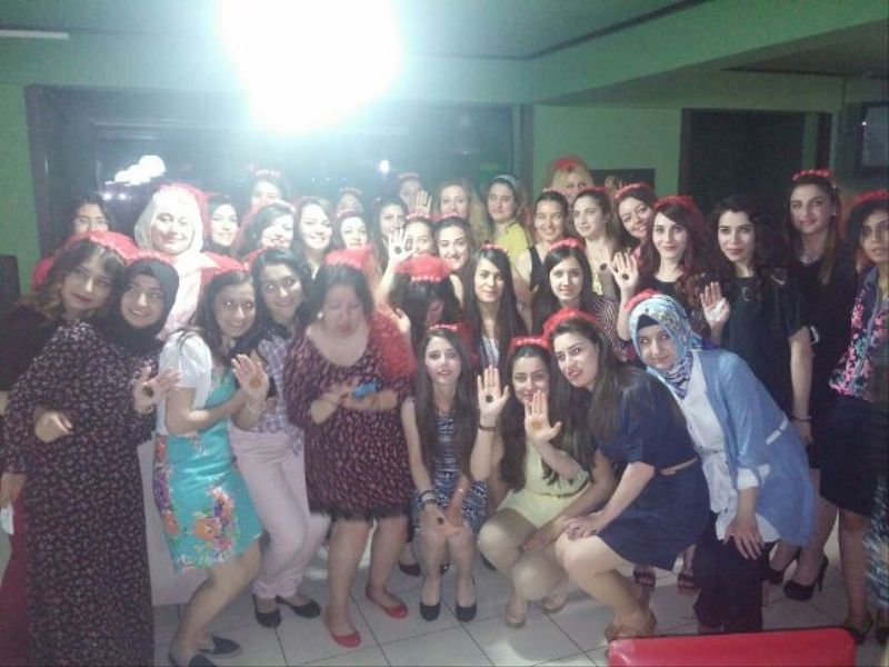 Mezun Öğrencilerimize Kına Gecesi