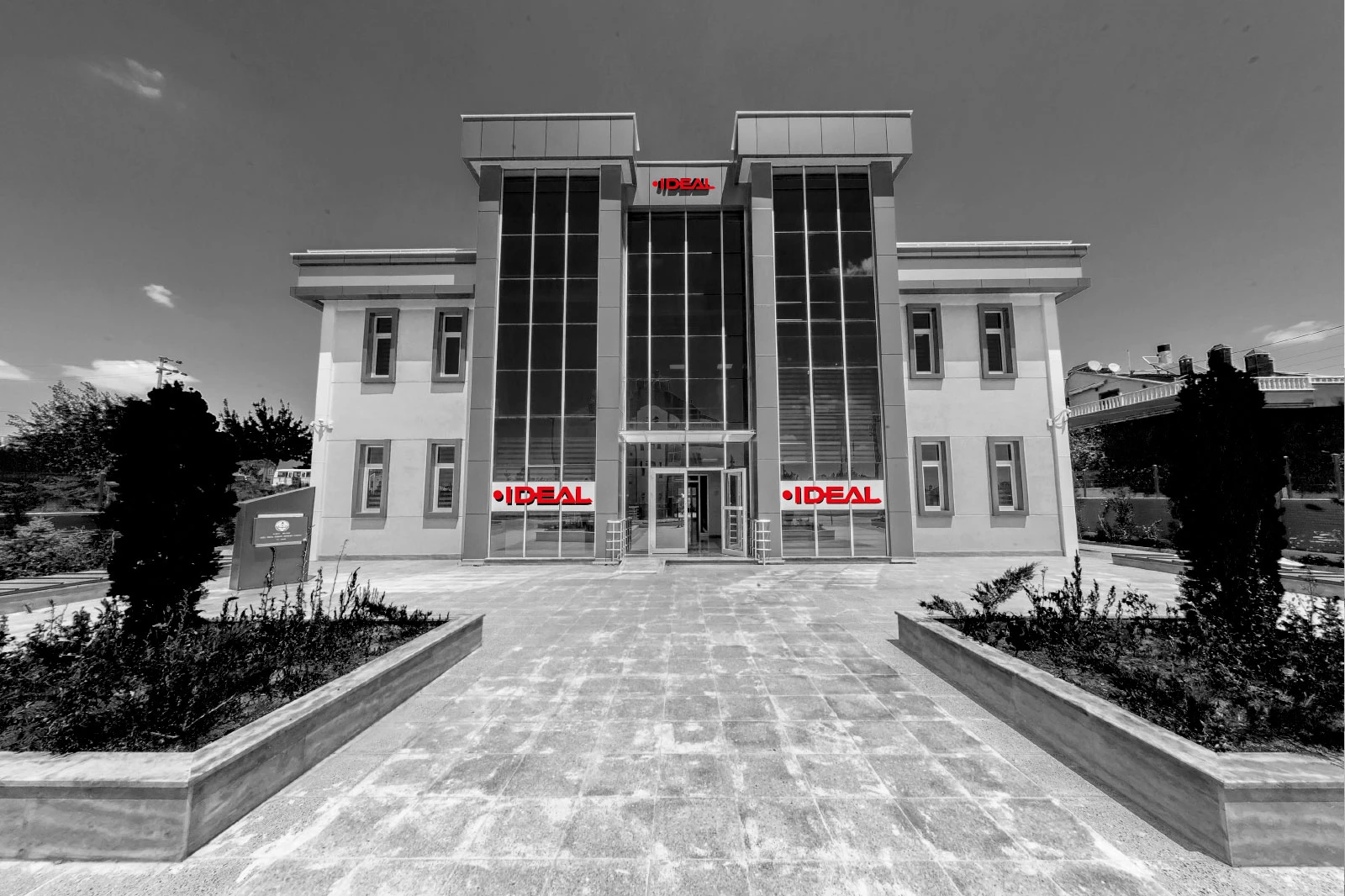 Kocaman Bir Aileyiz...