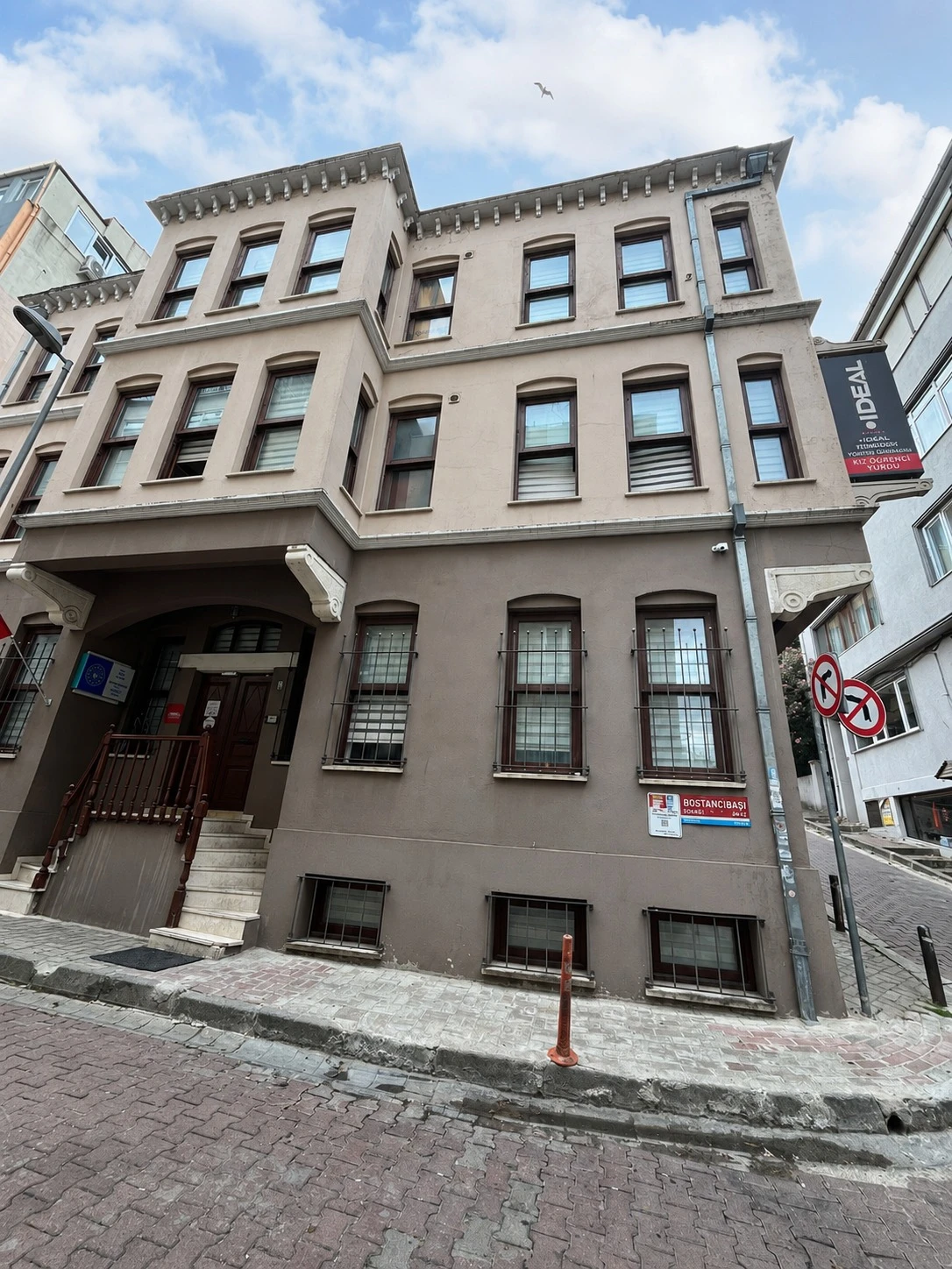 İstanbul Beşiktaş Kız Öğrenci Yurdu 24. Şube Bina Dış Görünüş